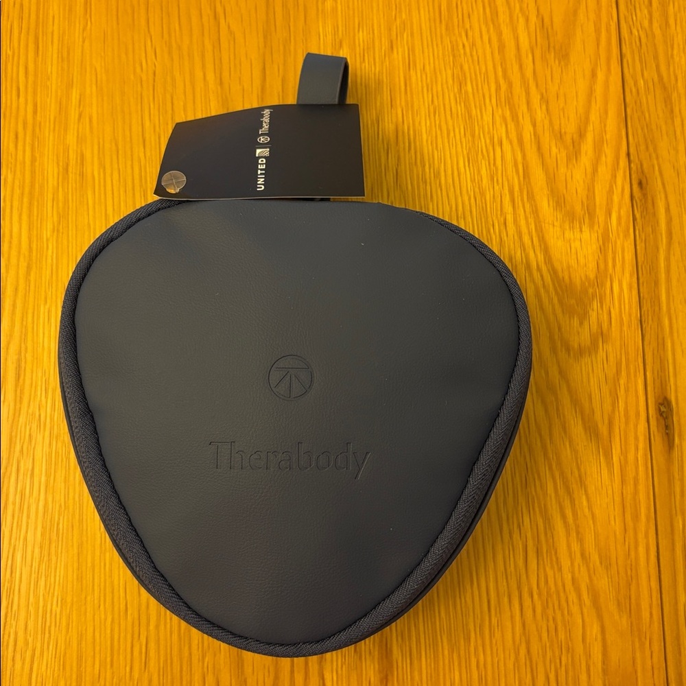 Therabody Navy Carrying Case & Contents - United’s Business Class amenity kit - Picture 2 of 6